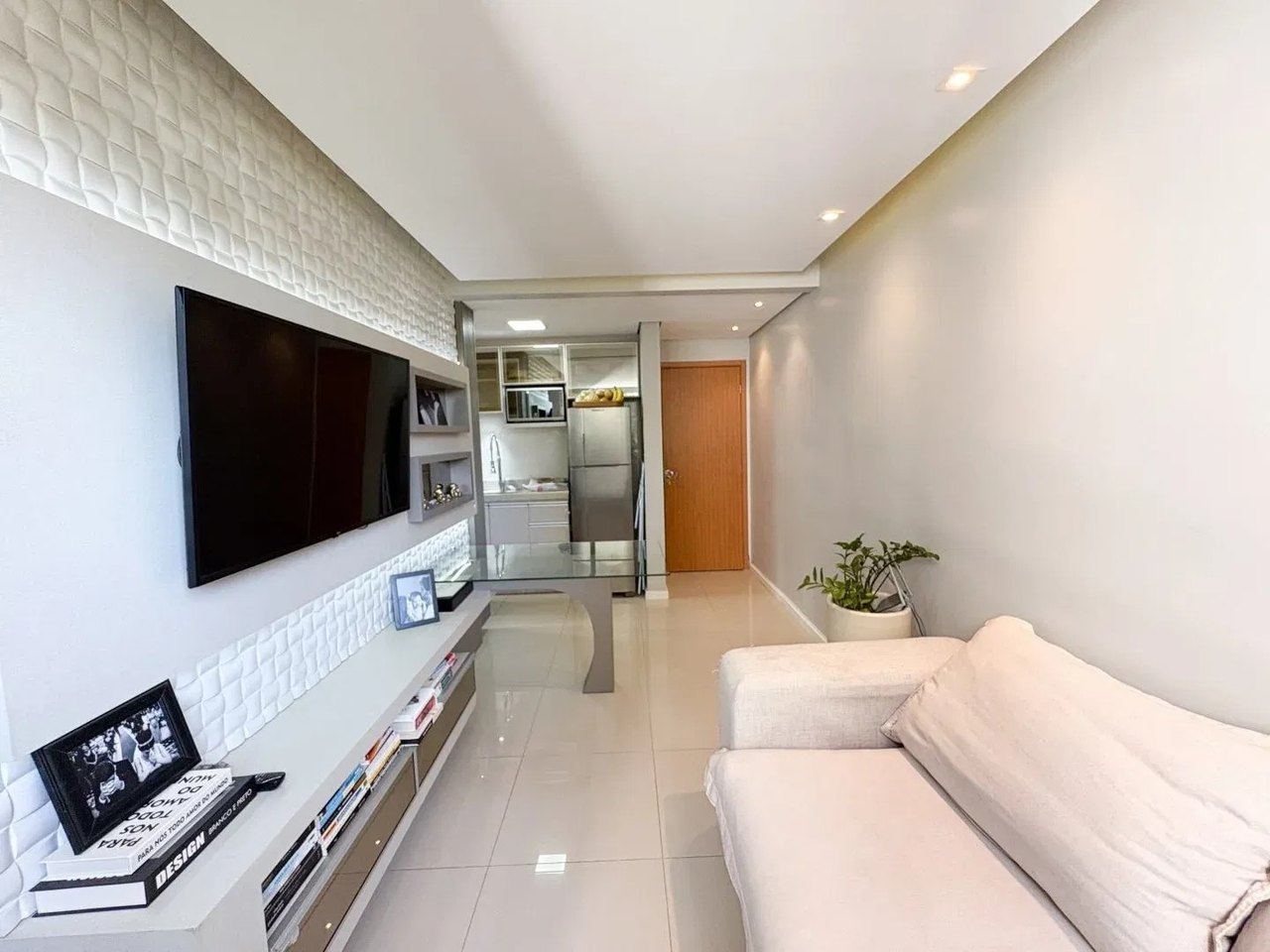 Apartamento 2 dormitórios reformado no Condomínio Porto Burnier