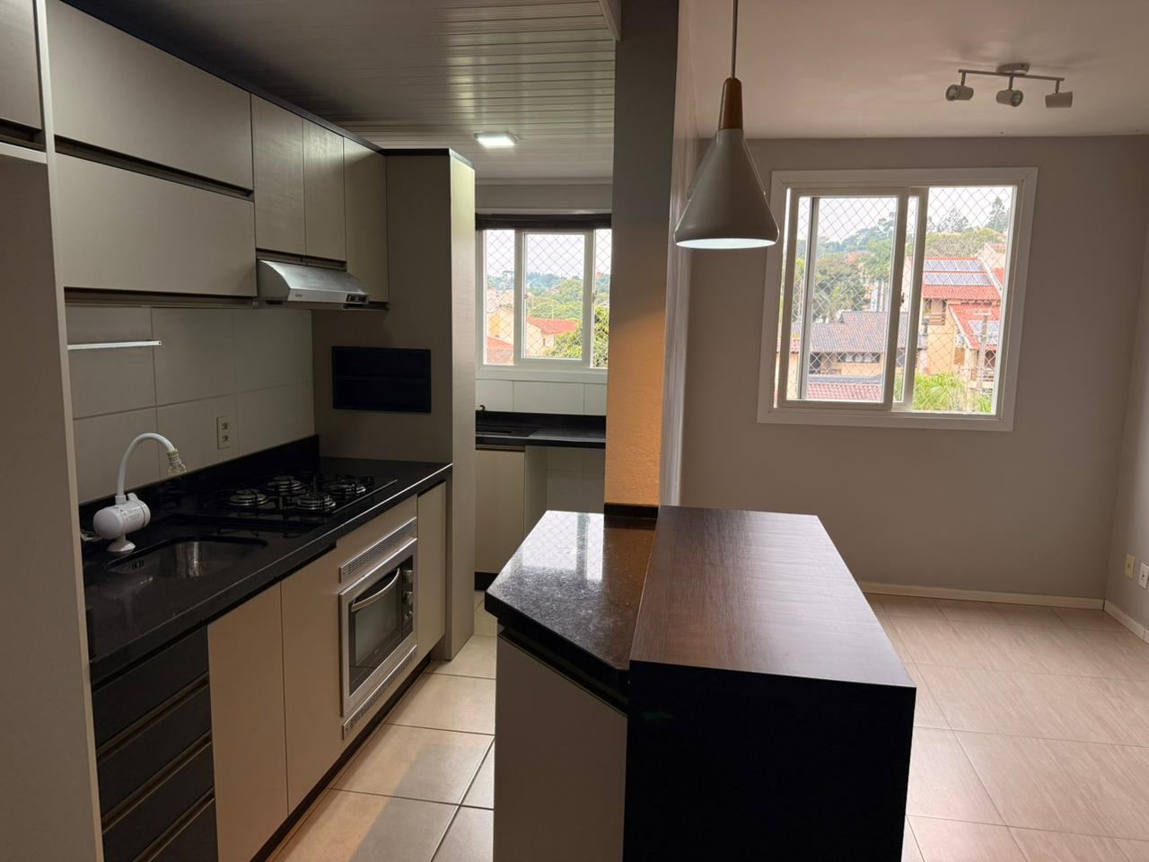 Apartamento 2 dormitórios com móveis sob medida no Argos